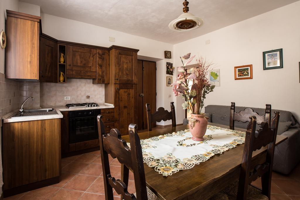 バーニ・ディ・ペトリオーロ Casa Guaitoliヴィラ エクステリア 写真