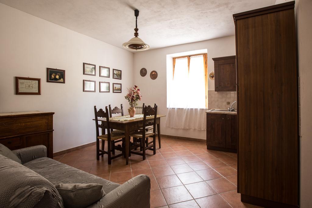 バーニ・ディ・ペトリオーロ Casa Guaitoliヴィラ エクステリア 写真